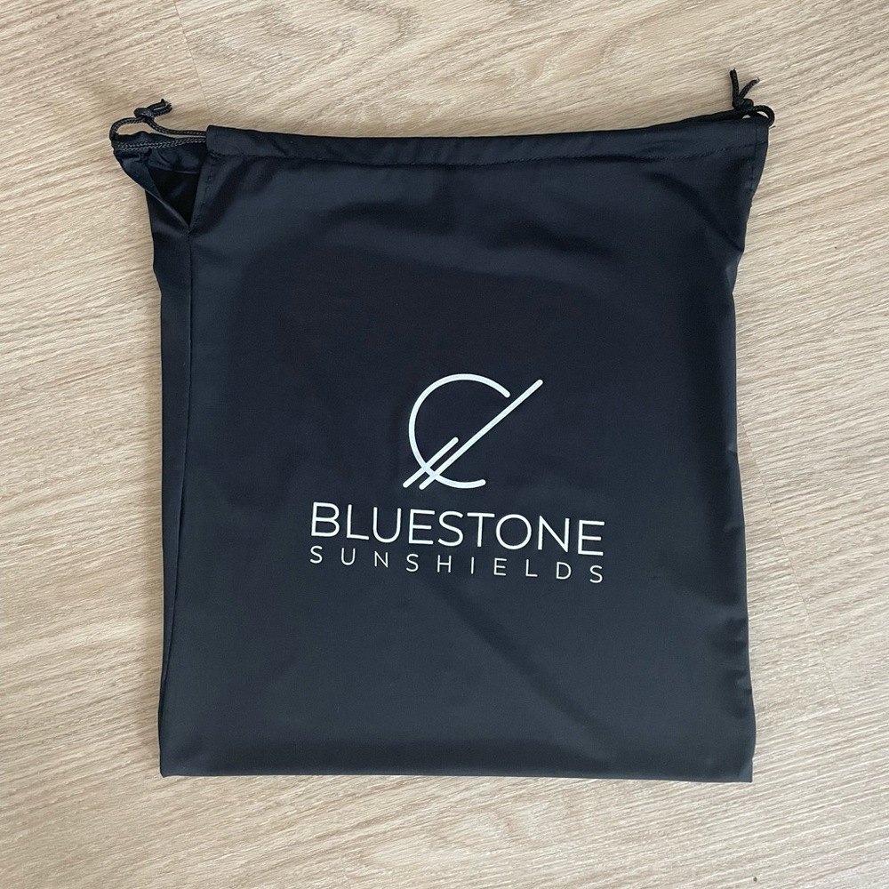 BLUESTONE SUNSHIELDS Black dust bag